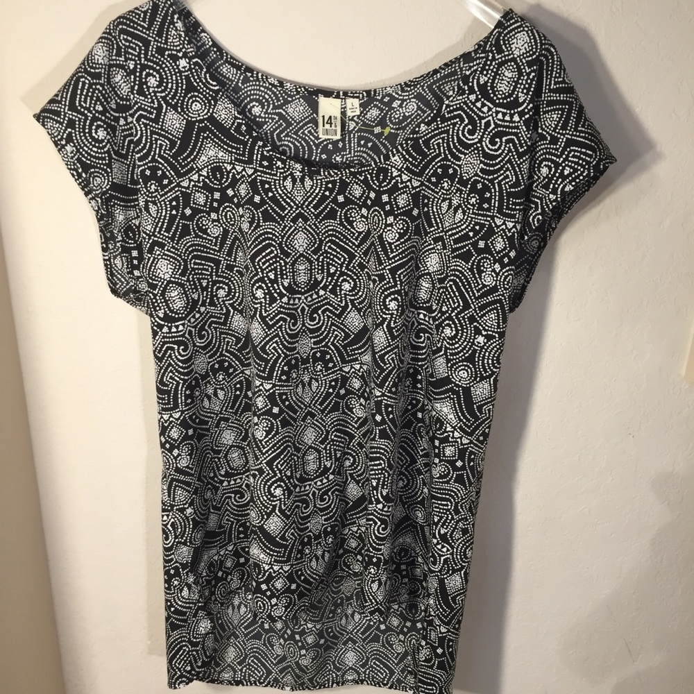 14th & Union Geometric Pattern Sleeveless Top, L